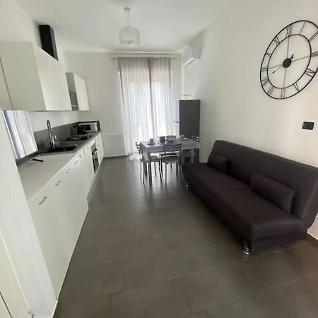 Nice House Luminoso Con Terrazzo Gallarate Buitenkant foto
