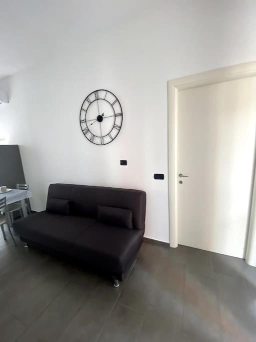 Nice House Luminoso Con Terrazzo Gallarate Buitenkant foto